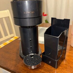 Nespresso Vertuo Next in Black and Orange